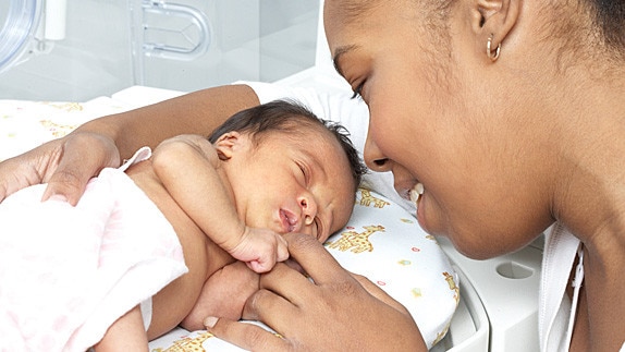 gories-maternal-infant-care-incubators-giraffe-incubator-family-centered-care-hot-spot_jpg